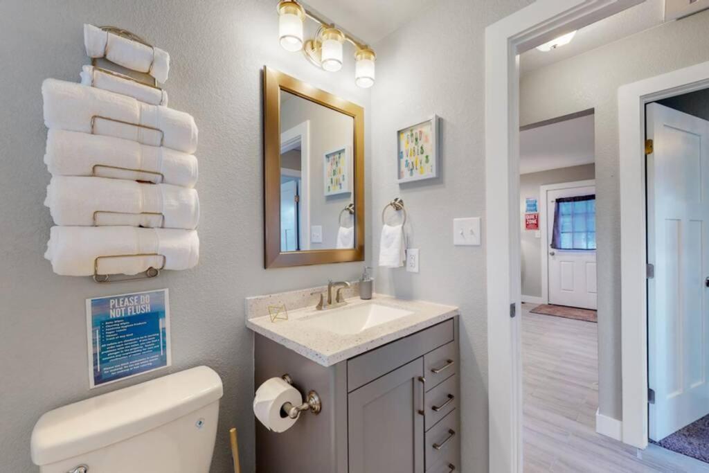 Remodeled Upper Unit With 2 King Beds DEN
